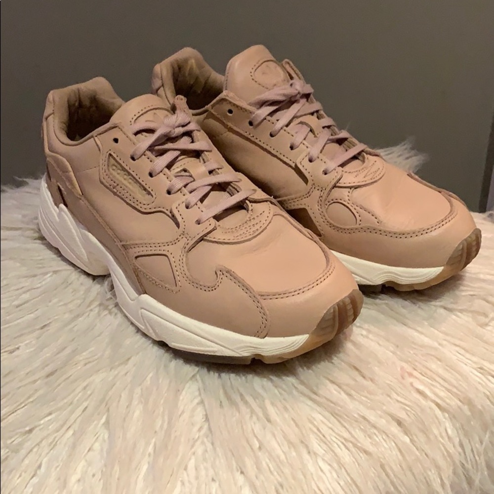Adidas Falcon Sneakers/ Nude